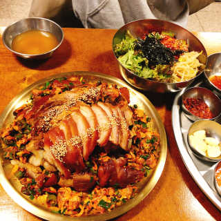 [동네맛집족발] 4개 족발 중 택1 — 4점을 준 리뷰어가 2019년 12월 올린 사용 사진