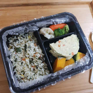 食도락 식도락 닭가슴살 도시락 5종 세트구성 — 4.33점을 준 리뷰어가 2017년 12월 올린 사용 사진