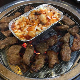 [두툼갈비] 두툼갈비 2인분 + 매콤치즈버섯 set — 5점을 준 리뷰어가 2018년 10월 올린 사용 사진