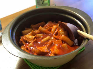 홍대미미네국물떡볶이 [홍대미미네]오리지널 국물 떡볶이4팩 + 라면사리 — 4점을 준 리뷰어가 2019년 4월 올린 사용 사진