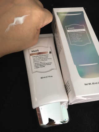 소프트 에어리 UV 에센스 SPF 50 PA ++++ — 5점을 준 리뷰어가 2019년 3월 올린 사용 사진