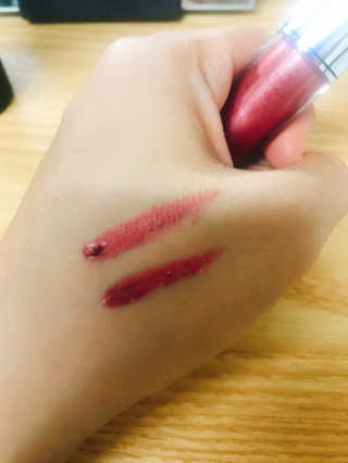 터치인솔 로맨틱에디션 메탈리스트 립스틱 — 5점을 준 리뷰어가 2018년 9월 올린 사용 사진