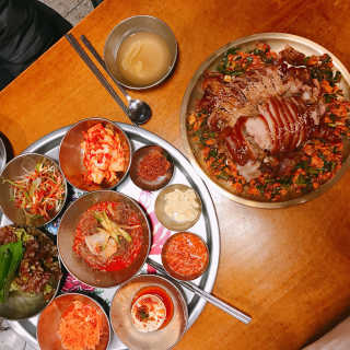 [동네맛집족발] 4개 족발 중 택1 — 4점을 준 리뷰어가 2020년 2월 올린 사용 사진