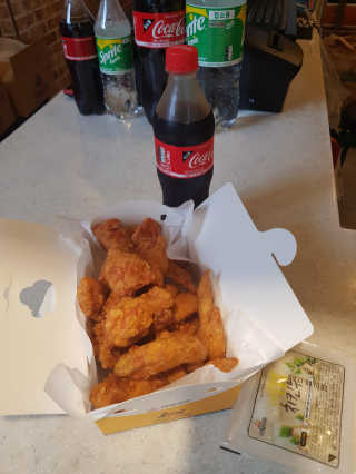 [치킨마루]-  빠사칸윙봉현미 + 콜라 500ml — 5점을 준 리뷰어가 2019년 7월 올린 사용 사진