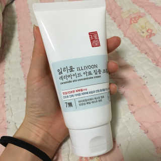일리윤 세라마이드 아토 집중 크림 — 4.33점을 준 리뷰어가 2017년 9월 올린 사용 사진