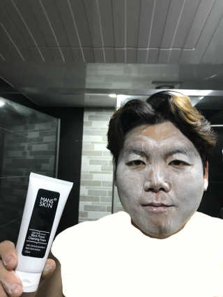 맨즈스킨 블랙파워 클렌징폼 — 5점을 준 리뷰어가 2017년 11월 올린 사용 사진