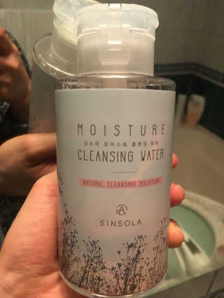 신소라 코스메틱 SINSOLA COSMETIC 신소라 모이스춰 클렌징 워터 — 4점을 준 리뷰어가 2017년 11월 올린 사용 사진