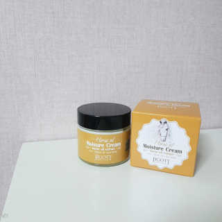 지고트 마유 모이스처 크림 70ml — 4.5점을 준 리뷰어가 2019년 4월 올린 사용 사진