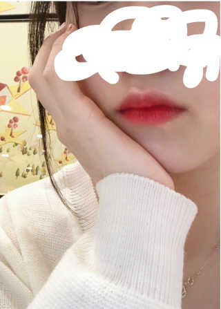 릴리바이레드 쥬시라이어 워터틴트 02 체리 크러쉬인 척 — 4.5점을 준 리뷰어가 2020년 3월 올린 사용 사진