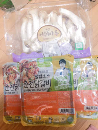 뜰아채유통 춘천닭갈비덮밥소스와 머쉬마루 버섯 — 4.67점을 준 리뷰어가 2018년 10월 올린 사용 사진