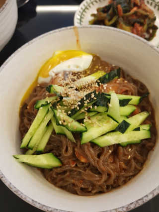 유천냉면 유천 비빔냉면 2인분+메밀지짐만두 280g — 5점을 준 리뷰어가 2018년 6월 올린 사용 사진