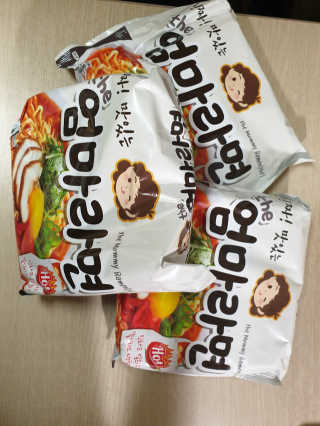 라면 그대로가 제일 맛있는 더엄마라면 — 5점을 준 리뷰어가 2019년 6월 올린 사용 사진
