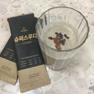 인테이크 슈퍼스무디 시크릿블랙(30g*14팩) — 3.5점을 준 리뷰어가 2017년 3월 올린 사용 사진
