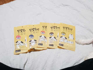[펫토리아] 강아지,고양이겸용 짜먹는 한입뚝딱 — 4점을 준 리뷰어가 2019년 2월 올린 사용 사진