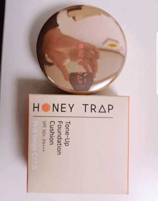 Honey Trap 톤 업 파운데이션 쿠션(W22.5,C17.5) — 4.5점을 준 리뷰어가 2018년 3월 올린 사용 사진