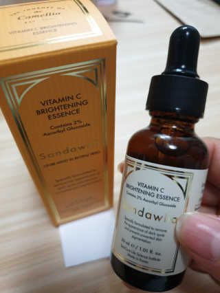 [스킨큐어] 산다화 비타민C 화이트닝 에센스 30ml — 5점을 준 리뷰어가 2020년 3월 올린 사용 사진