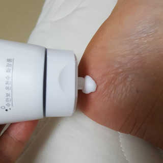 (주)에네스티 에네스티 수안수 실크스킨 풋크림 1+1 — 5점을 준 리뷰어가 2019년 9월 올린 사용 사진