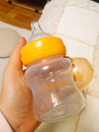 유비맘 신생아젖병 120ml 트리플팩_ 젖꼭지 포함 — 5점을 준 리뷰어가 2020년 2월 올린 사용 사진