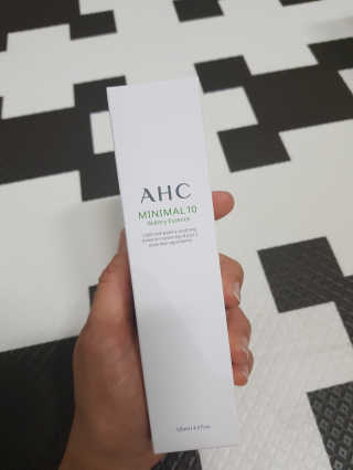 AHC 에이 에이치 씨 미니멀 10 워터리 에센스 — 5점을 준 리뷰어가 2018년 12월 올린 사용 사진