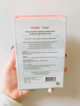 Honey Trap 멀티앵글드파운데이션 브러쉬+매직 퍼프,브러쉬클렌저 — 4점을 준 리뷰어가 2017년 10월 올린 사용 사진