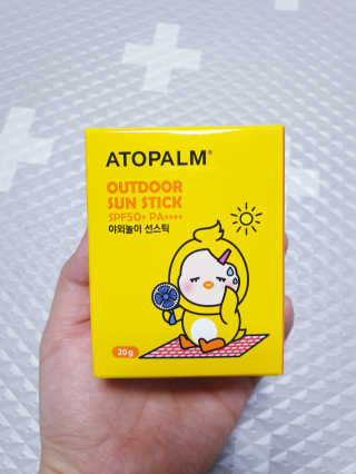 아토팜 야외놀이 선스틱 SPF50+ PA++++ — 5점을 준 리뷰어가 2020년 3월 올린 사용 사진