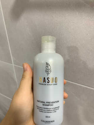 셀리본 하수오 내츄럴 프리벤션 탈모관리 샴푸 300ml — 5점을 준 리뷰어가 2019년 11월 올린 사용 사진
