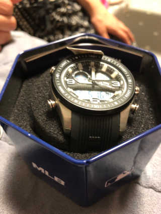 [MLB WATCH n LEISURE]뉴욕양키즈 손목시계 NY 301-11 — 5점을 준 리뷰어가 2019년 9월 올린 사용 사진