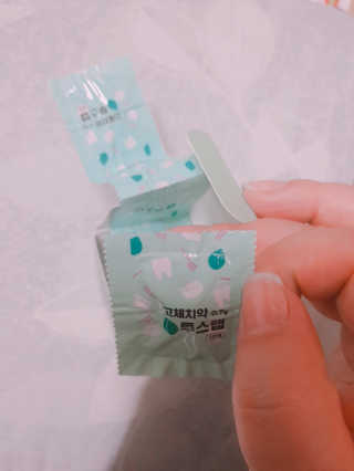 솔테라피 씹는 고체치약 투스탭 스파클레몬 6정 x 5박스 — 5점을 준 리뷰어가 2019년 5월 올린 사용 사진