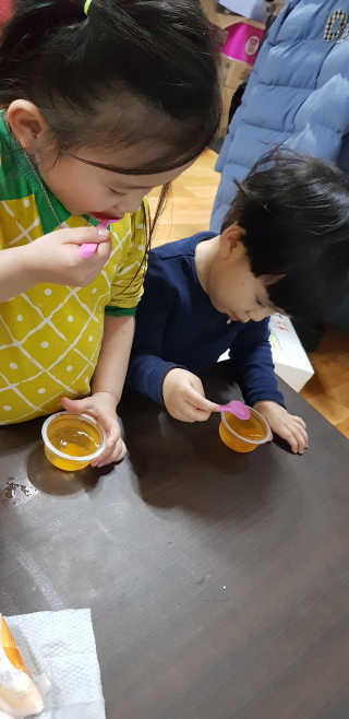 데르뜨 떠먹는 과일 3종, 짜먹는 과일 2종 총 10개 체험 — 4점을 준 리뷰어가 2020년 3월 올린 사용 사진