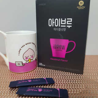 한국맥널티 아이브루 헤이즐넛향 100T — 5점을 준 리뷰어가 2019년 10월 올린 사용 사진