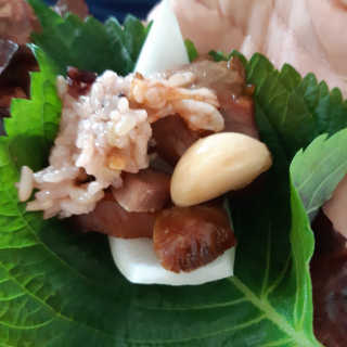 행복먹거리공작소 맥족. 맥주에 빠진 족발 550g + 마늘소스 70g — 4점을 준 리뷰어가 2020년 3월 올린 사용 사진