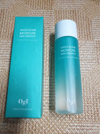 오지아이 워터 밤 모이스처 스킨 에센스 180ml — 5점을 준 리뷰어가 2019년 12월 올린 사용 사진