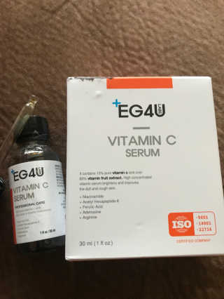 eg4u 이지포유 비타민 C 세럼 — 5점을 준 리뷰어가 2018년 8월 올린 사용 사진