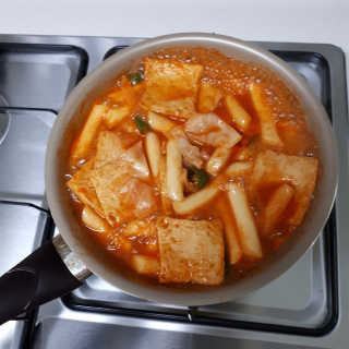 [홍코너떡볶이]옛날떡볶이 인기맛 4팩세트 — 5점을 준 리뷰어가 2019년 10월 올린 사용 사진