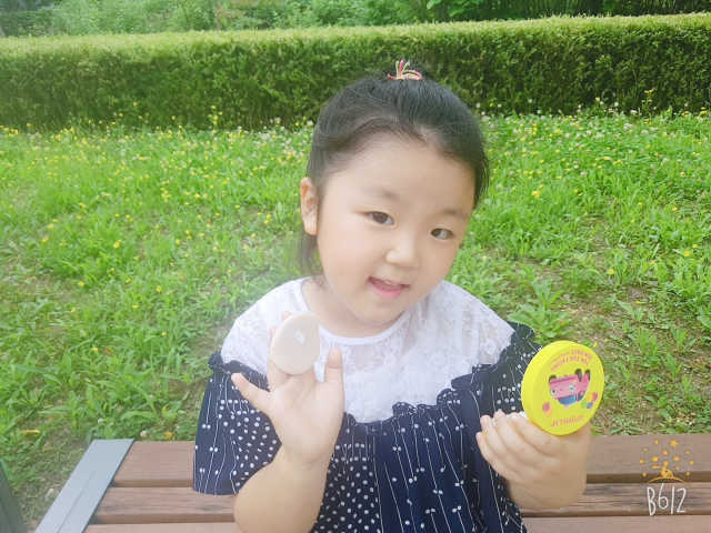 아토팜 톡톡 페이셜 선팩트 SPF43 PA+++ 리뷰 사진