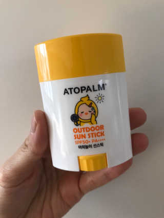 아토팜 야외놀이 선스틱 SPF50+ PA++++ — 4.5점을 준 리뷰어가 2020년 3월 올린 사용 사진