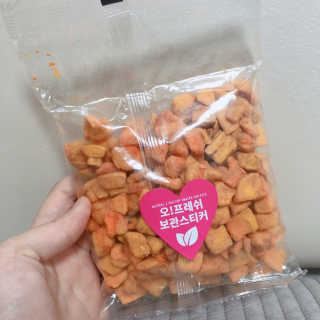오래오래프로젝트 애견간식 건강시리얼 슈퍼푸드 치즈당근큐브 50g 2ea — 5점을 준 리뷰어가 2019년 6월 올린 사용 사진