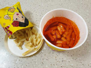 청담동말자싸롱 말자네떡볶이4EA말자네빠삭빠삭감튀5EA — 4점을 준 리뷰어가 2019년 1월 올린 사용 사진