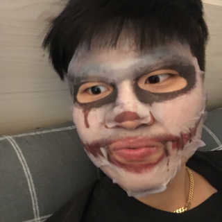하이힐 리얼 호러마스크팩, HiHEEL REAL HORROR MASKPACK 하이힐 리얼 호러마스크팩-드라큐라 — 3.5점을 준 리뷰어가 2016년 12월 올린 사용 사진