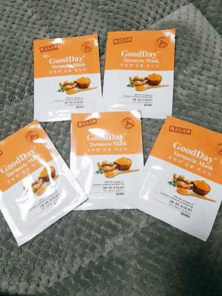 GoodDay Skincare GoodDay 강황 마스크 — 5점을 준 리뷰어가 2020년 3월 올린 사용 사진