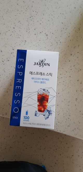 (주)쟈뎅 [쟈뎅] 에스프레소스틱 아이스블렌드 — 5점을 준 리뷰어가 2019년 4월 올린 사용 사진