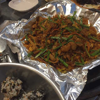 곱창을 요리하는 남자 [곱창을요리하는남자 상수] 곱창or막창 2인분+음료1병 — 4.17점을 준 리뷰어가 2018년 11월 올린 사용 사진