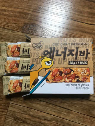 견과가 똘똘 뭉쳐들어간 넛츠몬 에너지바 1BOX 6개입 — 5점을 준 리뷰어가 2018년 1월 올린 사용 사진