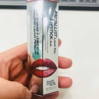 터치인솔 메탈리스트 리퀴드 포일 립스틱 5종 — 3.83점을 준 리뷰어가 2018년 3월 올린 사용 사진