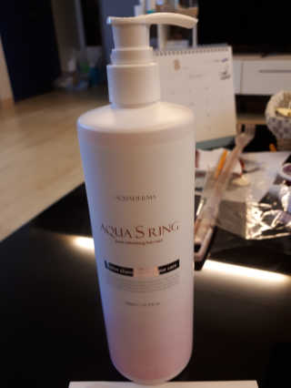 아쿠아큐링 아쿠아S링 퓨어리프레싱 헤어케어 500ml — 4.67점을 준 리뷰어가 2018년 8월 올린 사용 사진