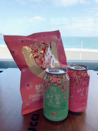 GS25 벚꽃 팝콘 + 벚꽃스파클링 + 벚꽃 청포도 에이드 — 4.17점을 준 리뷰어가 2018년 3월 올린 사용 사진