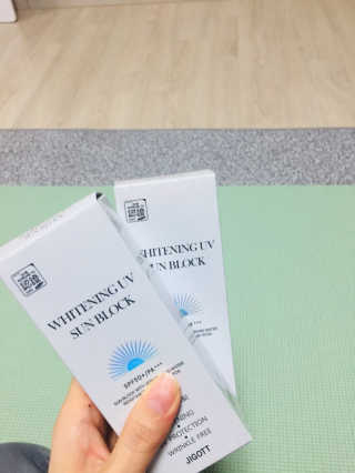 지고트 화이트닝 유브이 썬블럭 크림 70ml,1+1 — 5점을 준 리뷰어가 2019년 5월 올린 사용 사진