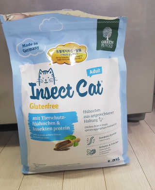 그린펫푸드 인섹트캣 글루텐프리（1.2KG） — 4.5점을 준 리뷰어가 2019년 9월 올린 사용 사진