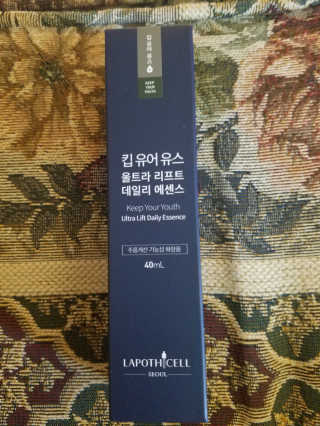 라포티셀 리뉴얼 킵 유어 유스 울트라 리프트 데일리 에센스 — 4.5점을 준 리뷰어가 2018년 10월 올린 사용 사진
