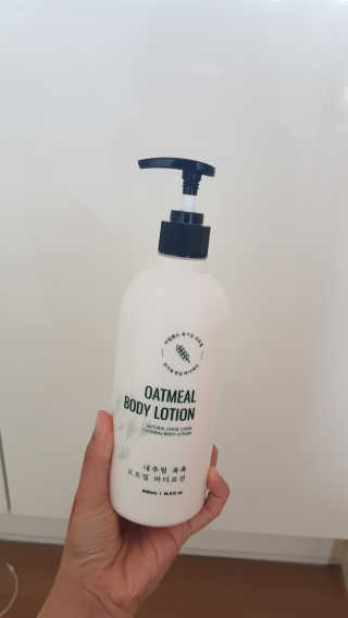 (주)에네스티 내추럴 촉촉  오트밀 바디로션 500ml — 5점을 준 리뷰어가 2019년 8월 올린 사용 사진